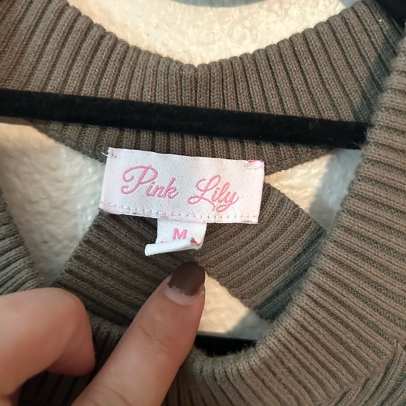 ✨ NWOT PINK LILY Olive Green Criss-Cross Ribbed Sweater ✨ - Picture 3 of 5